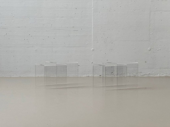 Image 1 of Set di 2 tavolini laterali/impilabili in plexiglass in stile Space Age, anni '70