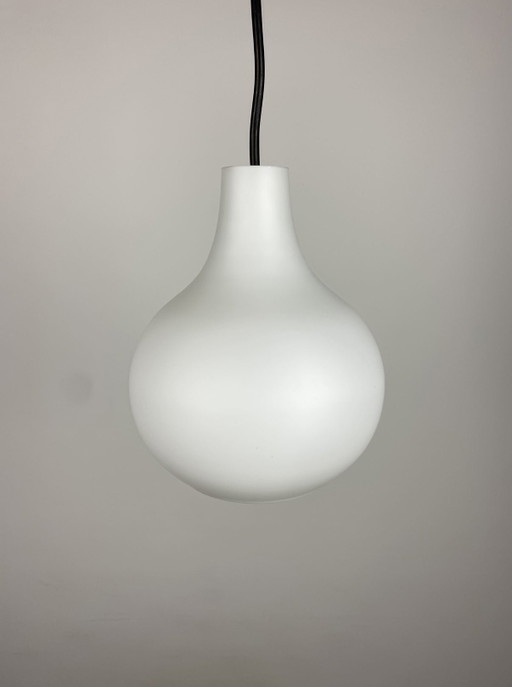 Lampada a sospensione in vetro bianco a forma di goccia di Peill e Putzler, 1960