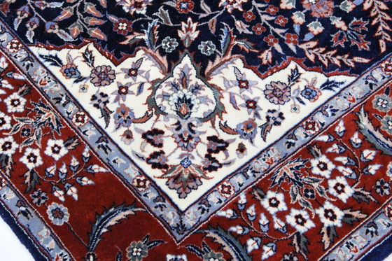 Image 1 of Alfombra antigua original de estilo chino de Isfahán anudada a mano, 203 x 125 cm, en perfecto estado.