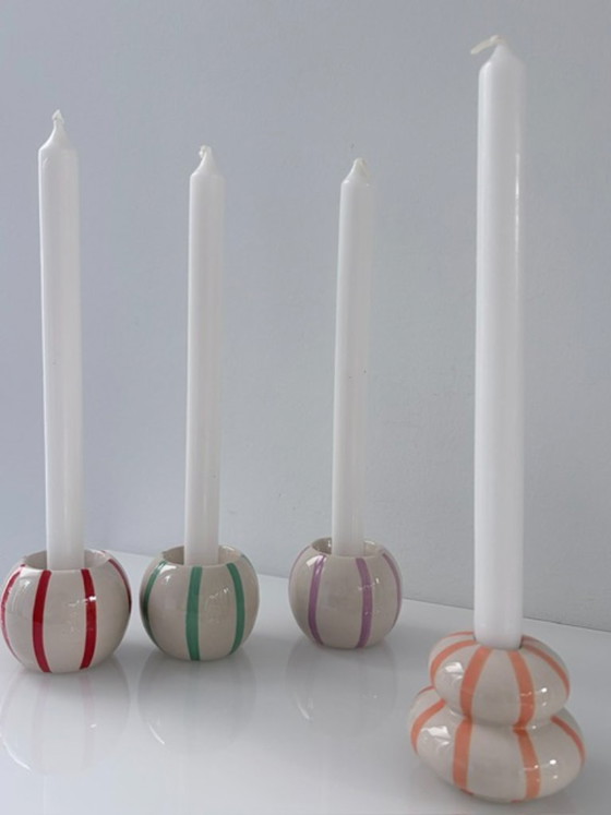 Set di 4 portacandele in ceramica con strisce colorate, Crema, Modern (foto 8 di 12)