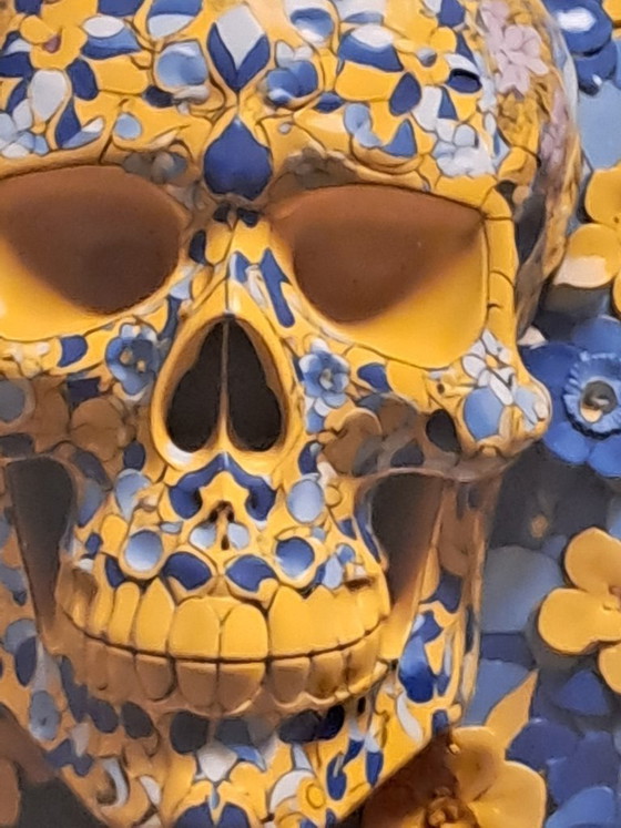 Image 1 of DEAD HEAD - Teschio con fiori di Delft - Stampa su lastra di alluminio