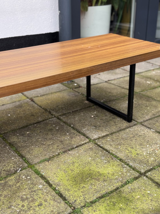 Image 1 of Tavolino da caffè impiallacciato in noce