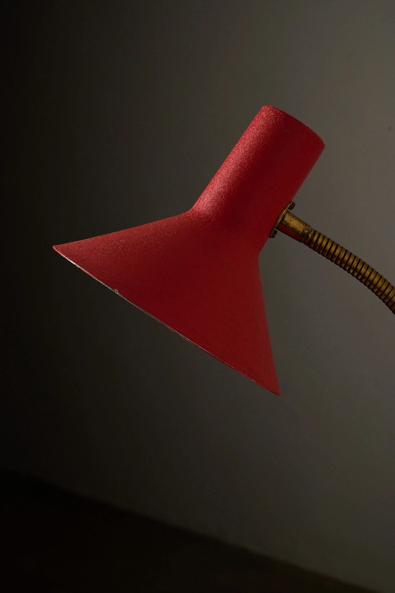 Mid-Century Adjustable Brass and Red Textured Lacquer Table Lamp, Aluminium, Cast Iron, Mid Century Modern (photo 2 of 5)