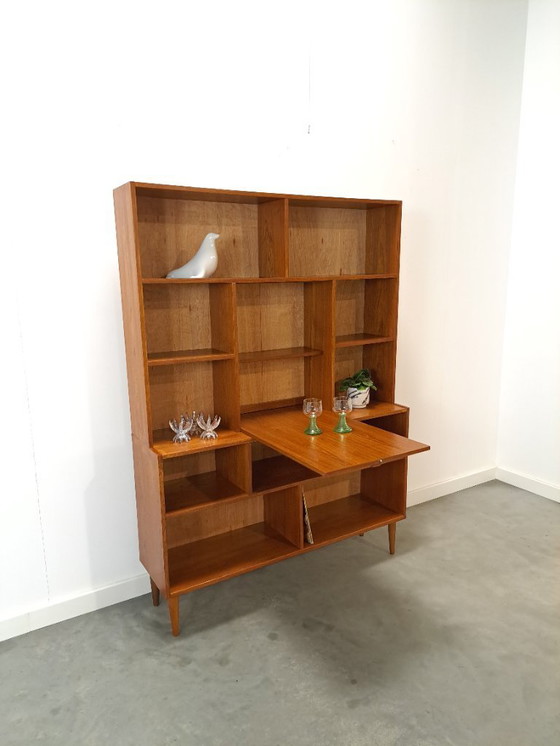 Image 1 of Vitrine danoise en teck haut de gamme avec bar