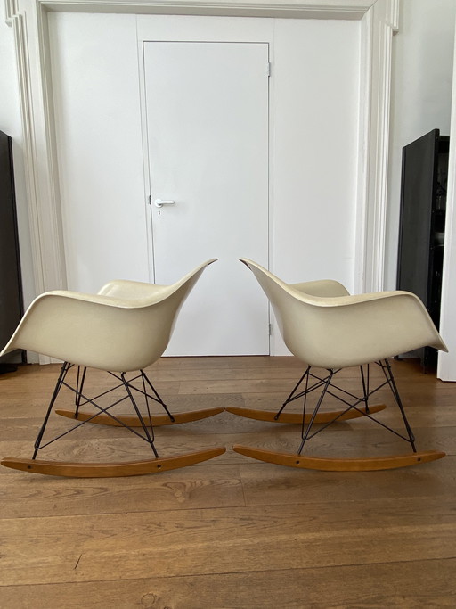 Set of 2 original Eames RAR rocking chairs fiberglass -Herman Miller