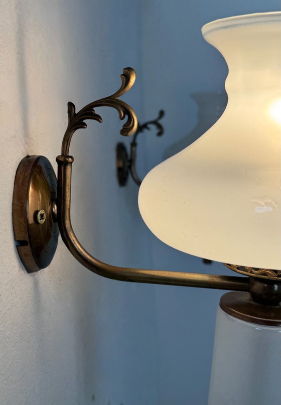 Image 1 of Coppia di applique vintage, vetro opalino e ottone, Francia, 1970