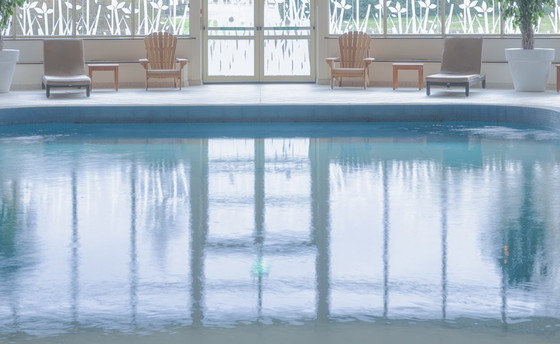 Image 1 of Piscina vuota — fotografia a colori incorniciata 70x100 cm