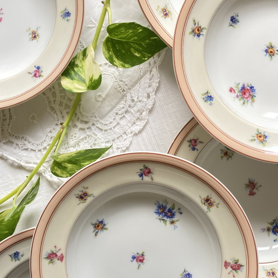 Image 1 of Set van 6 kleine soepborden Limoges Kleine bloemen en vergulding Antiek porselein Charles Ahrenfeldt