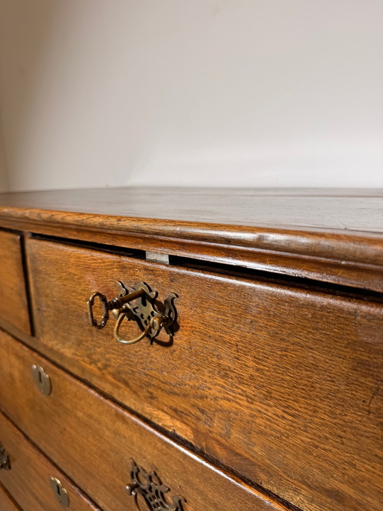 Cassettiera antica inglese in rovere con ferramenta in ottone. – Cassettiere, Wood (photo 3 of 6)