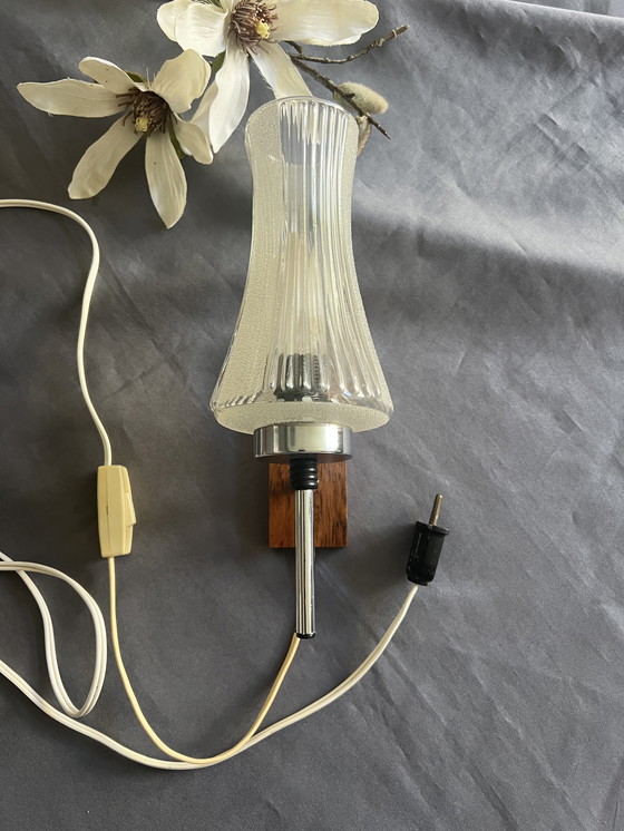 Image 1 of Lampada da parete in stile scandinavo con paralume in vetro semisabbiato