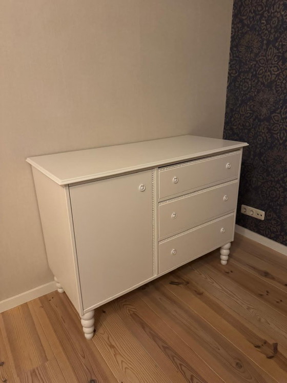 Image 1 of Beautiful white wooden chest of drawers / sideboard (125 cm wide)