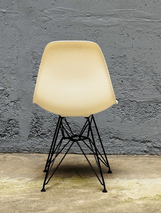Image 1 of Vitra-stoelontwerp van C.&R. Eames
