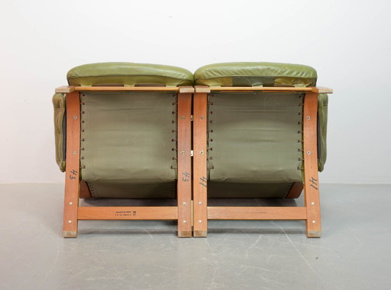 Image 1 of Comodísimo sofá lounge Rybo Rykken de dos plazas en cuero verde oliva de estilo escandinavo, de Elsa y Nordahl Solheim, años 60.