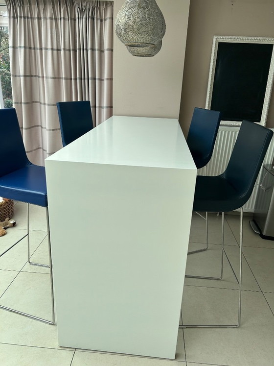 Image 1 of Tavolo da bar con sgabelli in pelle Montis