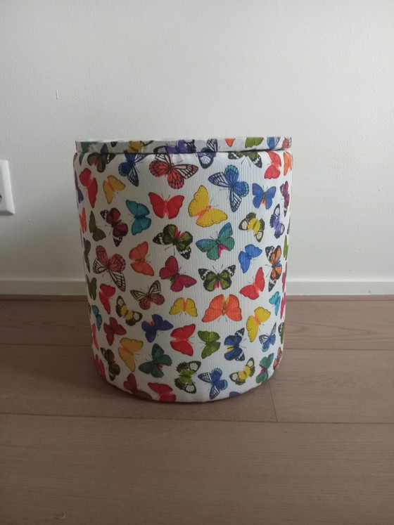Pouf mit Kissen aus Schmetterlingsstoff – Hocker & Poufs, Textile (photo 6 of 6)