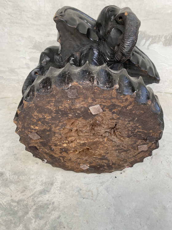 Image 1 of Heel oude hardhouten bijzettafel olifanten reliëf 