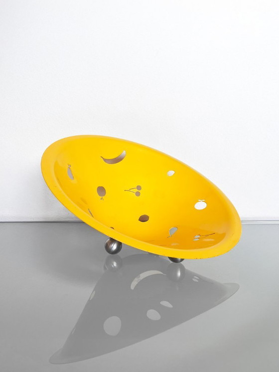 Image 1 of Coupe à fruits en métal jaune des années 80