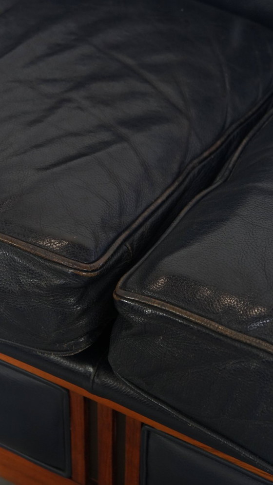 Image 1 of Divano a 2,5 posti Schuitema dal design Art Déco, con lavorazione in legno e pelle di vacchetta blu scuro