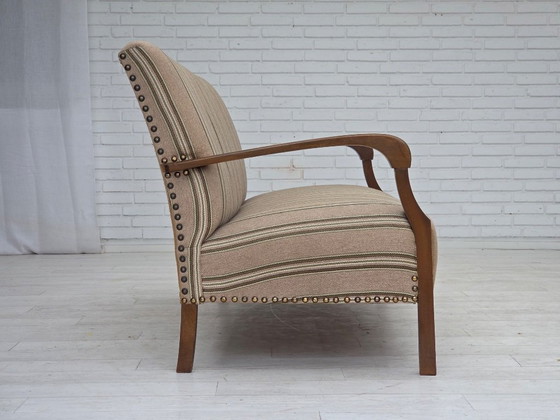 Image 1 of Divano danese a 2 posti, anni '50, rivestimento in tessuto di lana beige, gambe in legno di faggio.