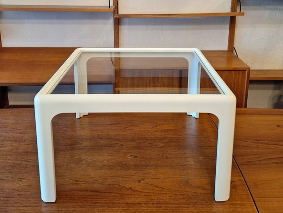 Image 1 of Mesa de centro Mid Century en madera lacada blanca con tapa de cristal, años 60