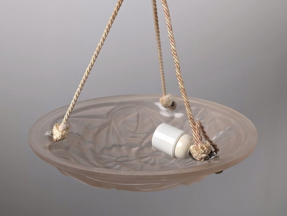 French Art Deco Pink Molded Glass Pendant Light by Degué, Floral Motif, 1930s – Pendant lamps, Textile (photo 10 of 11)