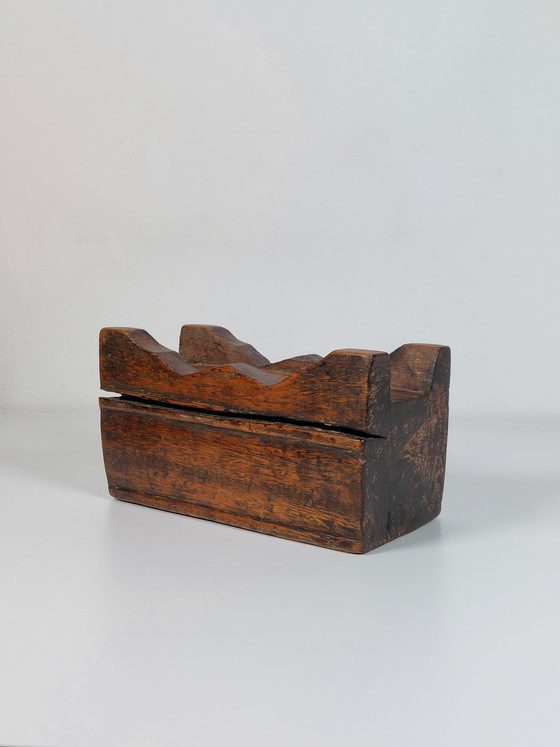 Image 1 of Recipiente antiguo de madera para nueces de betel, almacenamiento asiático, Indonesia, Java