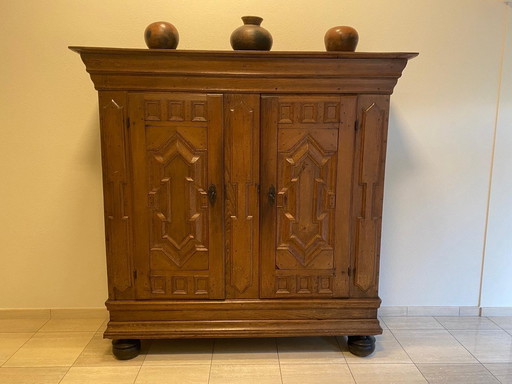 Mobile antico in rovere