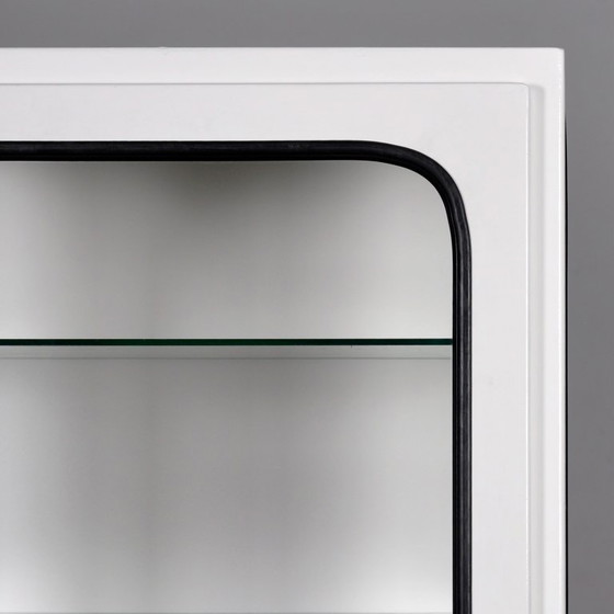 Image 1 of Armoire médicale vintage, années 1970