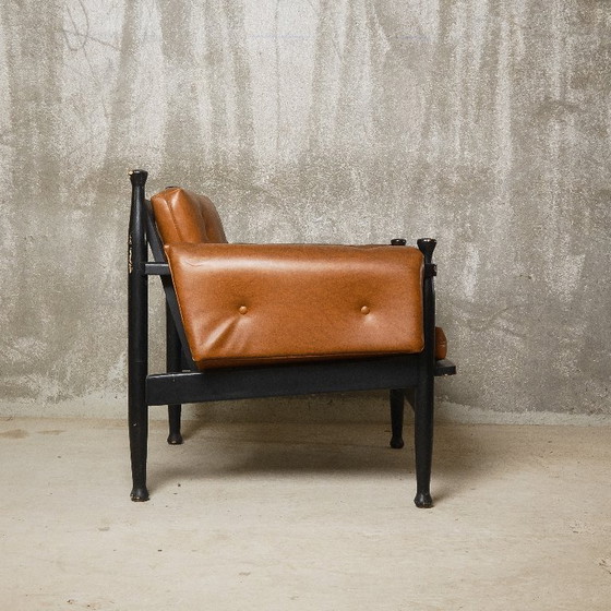 Image 1 of c. 1970 - Paar gelakte lounge stoelen van beukenhout en cognac leer - Frankrijk/Italië