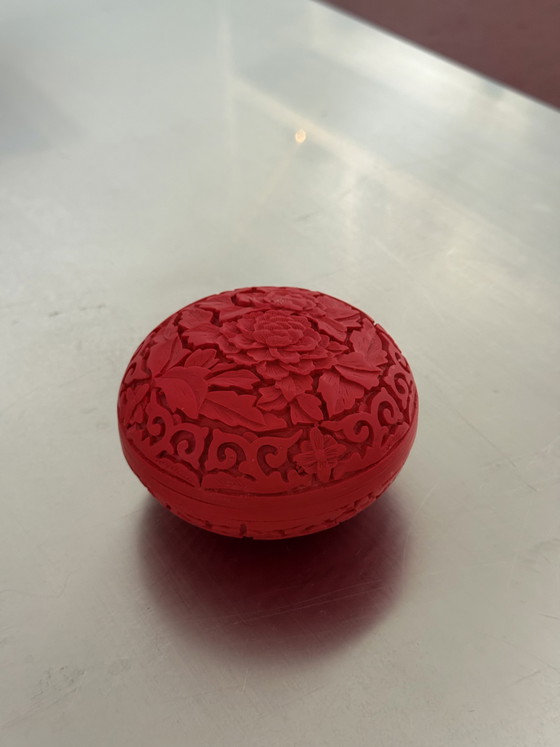 Image 1 of Chinesische rote Schachtel mit Zinnoberholzdeckel