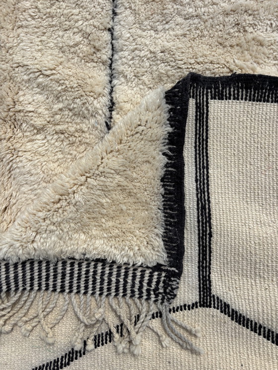 Image 1 of Marokkaanse Mrirt Witte Wollen Vloerkleed 260x350 cm - Berber Marokkaans Modern Tapijt