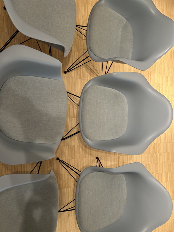 Image 1 of 8 x Eames Kunststoff-Sessel DAR