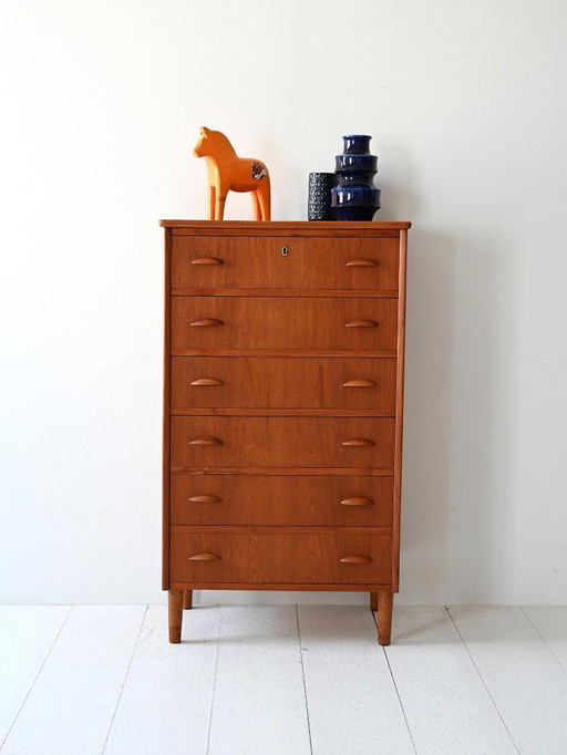 Tasseau scandinave en teck avec poignées sculptées en surplomb