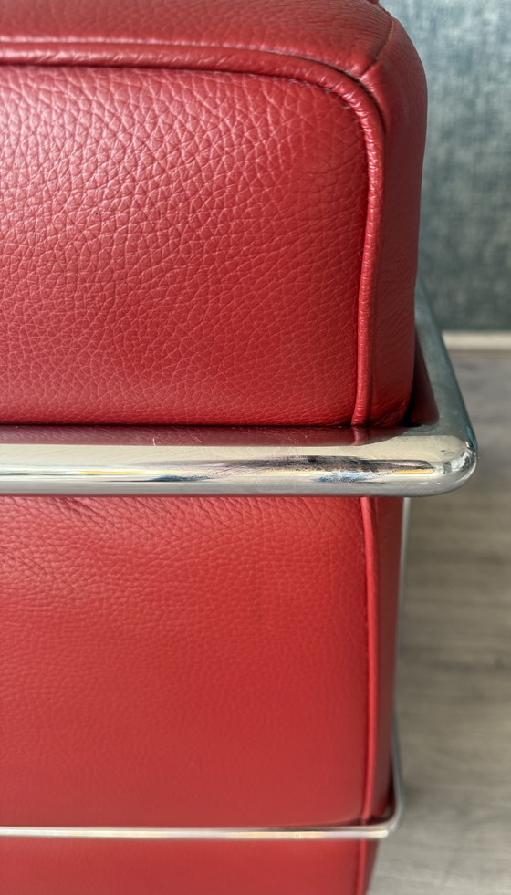 Image 1 of 8 sedie vintage LC2 Le Corbusier in pelle rossa, Italia, anni '80