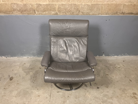 Image 1 of Sillón giratorio Cuero Cromo Escandinavo