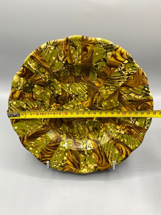 Piatto decorativo realizzato a mano, composizione astratta in marmo verde oliva. – Oggetti decorativi (photo 3 of 3)