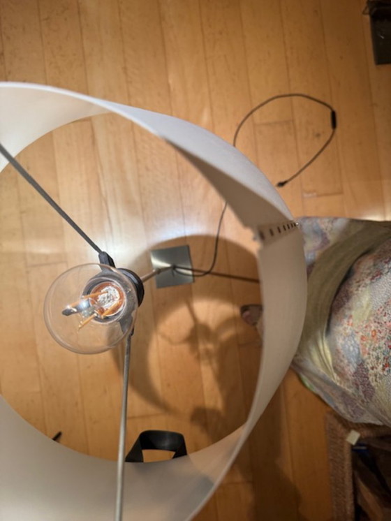 Image 1 of De Luceplan Costanza vloerlamp telescopisch met dimmer en diffuser is ontworpen door Paolo Rizzatto.  De Costanza vloerlamp is i