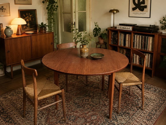 Image 1 of Round Scandinavian Teak Dining Table – Mid-Century 1960s