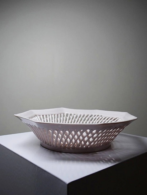 Bol octogonal en porcelaine tissée rose pâle, circa 1950. – Mid Century Modern (photo 7 of 13)