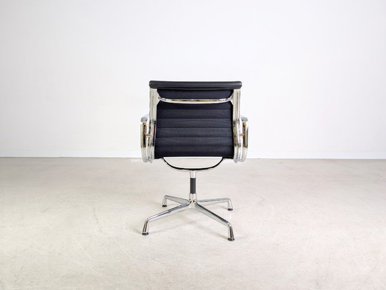 Image 1 of Originele set van 3 Vitra Charles & Ray Eames stoelen EA 108, zwart leer.