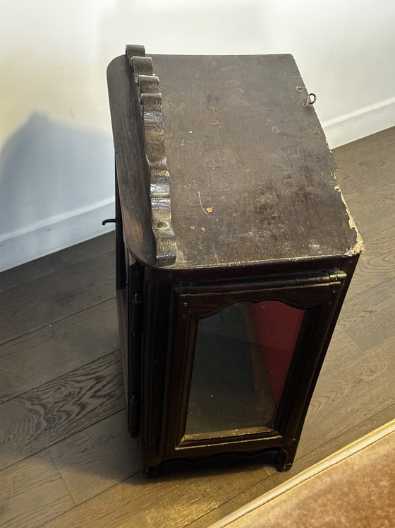 Image 1 of Vetrina in legno massello intagliato in stile Luigi XV, inizio XIX secolo