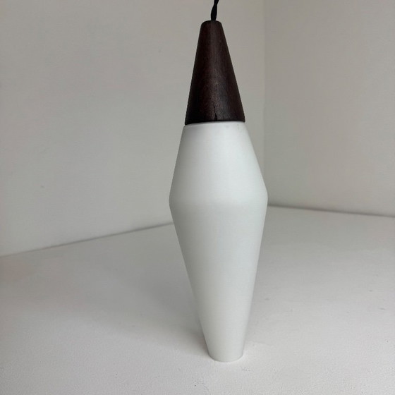Image 1 of ANCIENNE SUSPENSION SCANDINAVE EN OPALINE VINTAGE