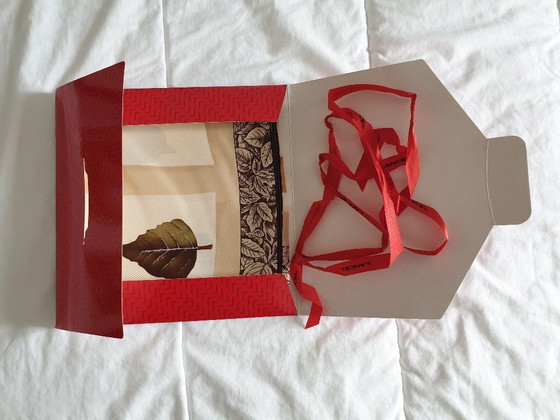 Image 1 of Carré de soie authentique Lancel neuf dans sa pochette d'origine