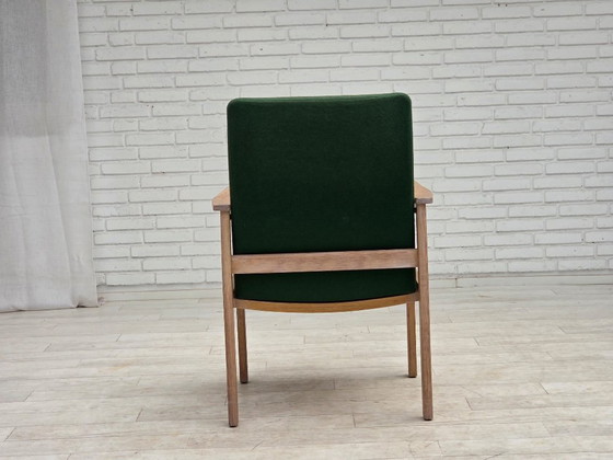 Image 1 of Fauteuil danois des années 1980 de Høng Stole, laine verte pour meubles, bois de chêne.