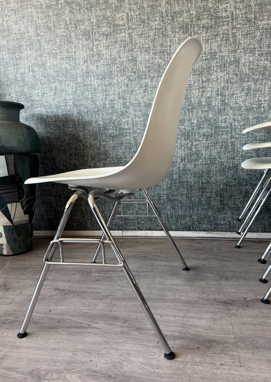 Image 1 of 8 sedie laterali in plastica Vitra Eames RE DSS – Charles & Ray Eames