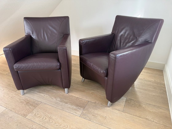 Image 1 of 2 fauteuils Leolux Dolcinea en cuir plumeux/violet