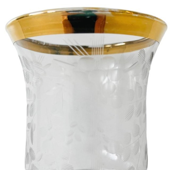 Image 1 of Jarrón de cristal grabado francés detalles dorados años 60