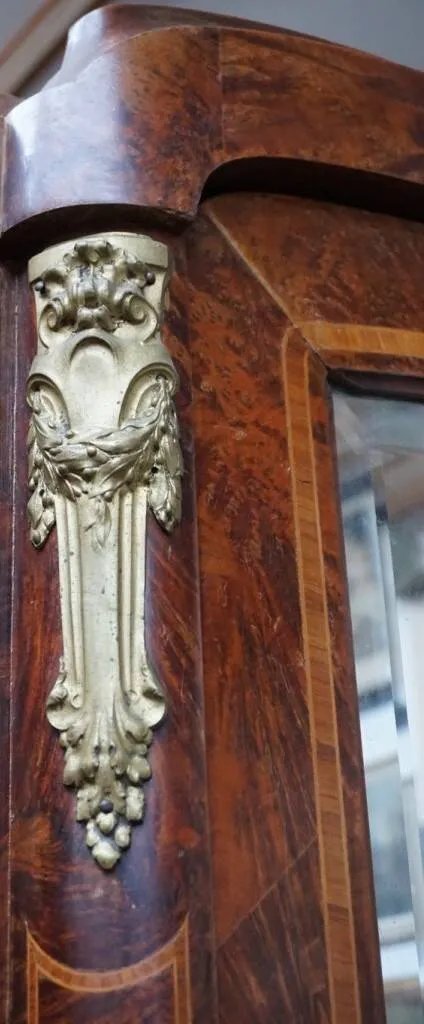 Armadio in stile rococò. Radice di noce, bronzo, madreperla. – Bronze, Wood, Rococo (photo 4 of 6)