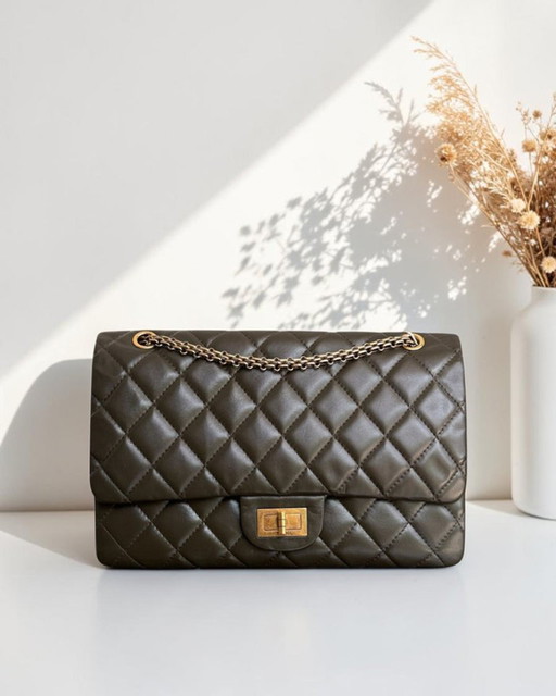Chanel 2.55 Reissue 226 - Pelle di vitello trapuntata invecchiata, verde militare scuro, hardware dorato, serie 13