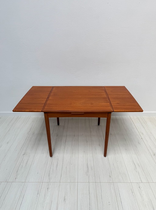 Tavolo da pranzo allungabile vintage danese in teak, disegnato da Poul Hundevad per Hundevad & Co., anni '60.